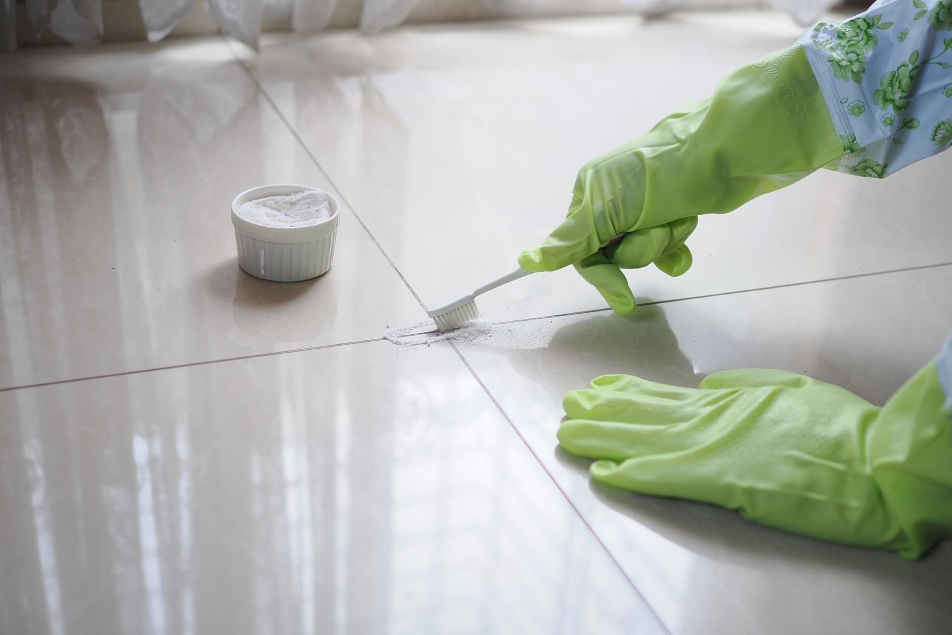 Les meilleures astuces pour nettoyer un carrelage blanc