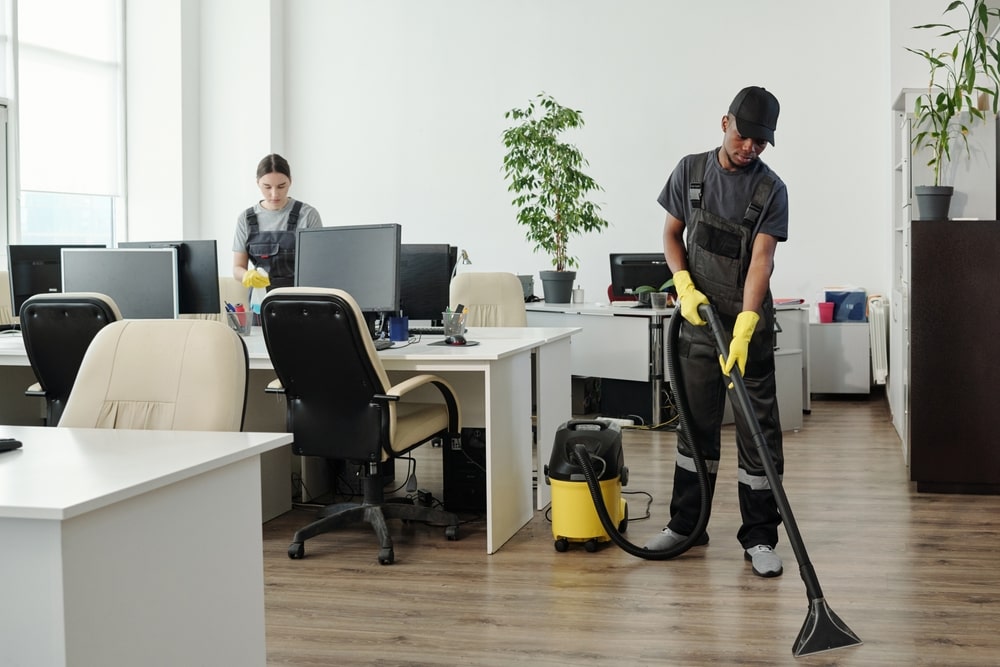 Le prix pour le nettoyage des bureaux
